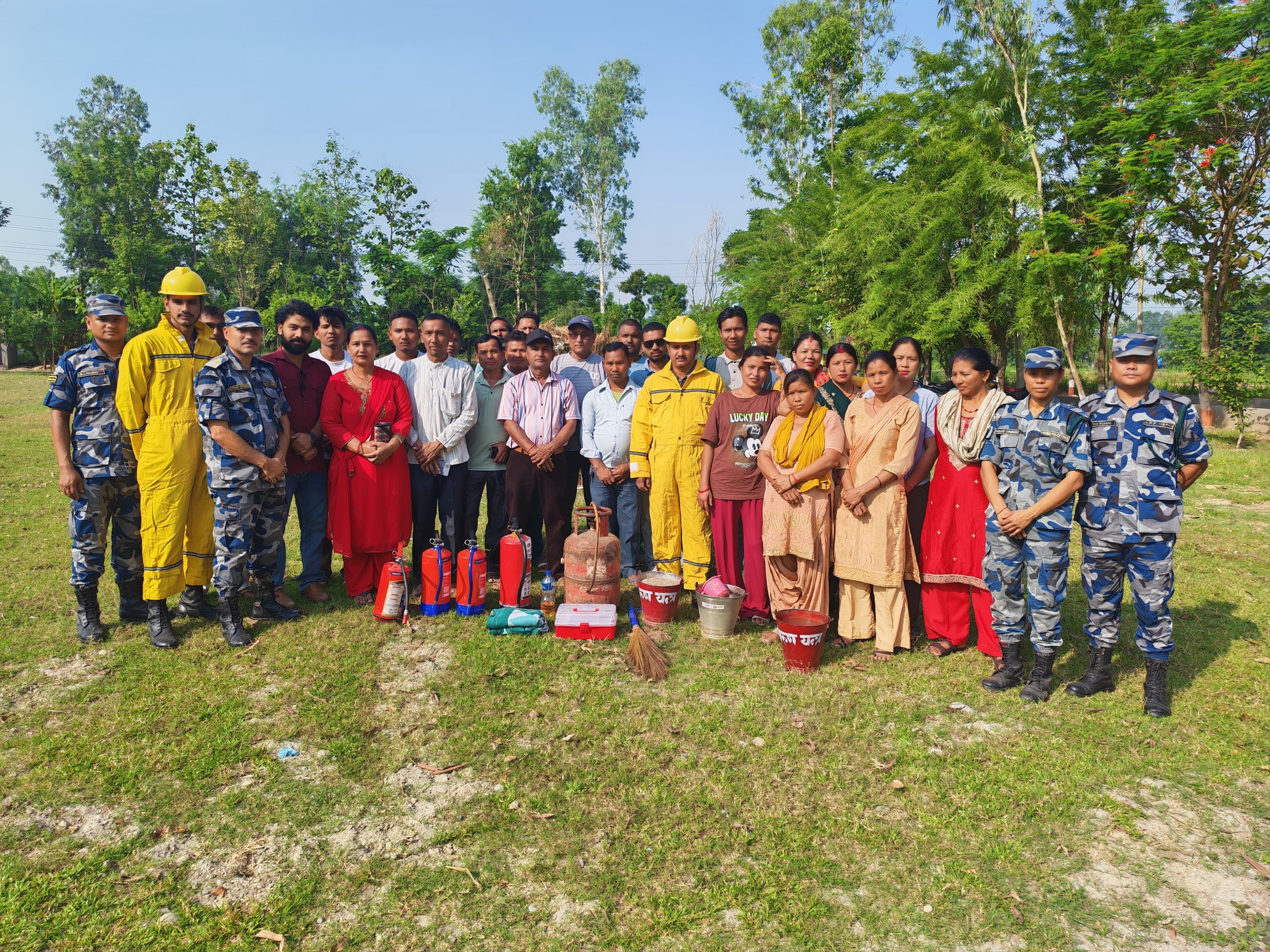 बेलौरीमा समुदाय विपद् स्वयंसेवक तालिम अन्तर्गत अग्नि सुरक्षा तथा आगलागी नियन्त्रण अभ्यास सम्पन्न !