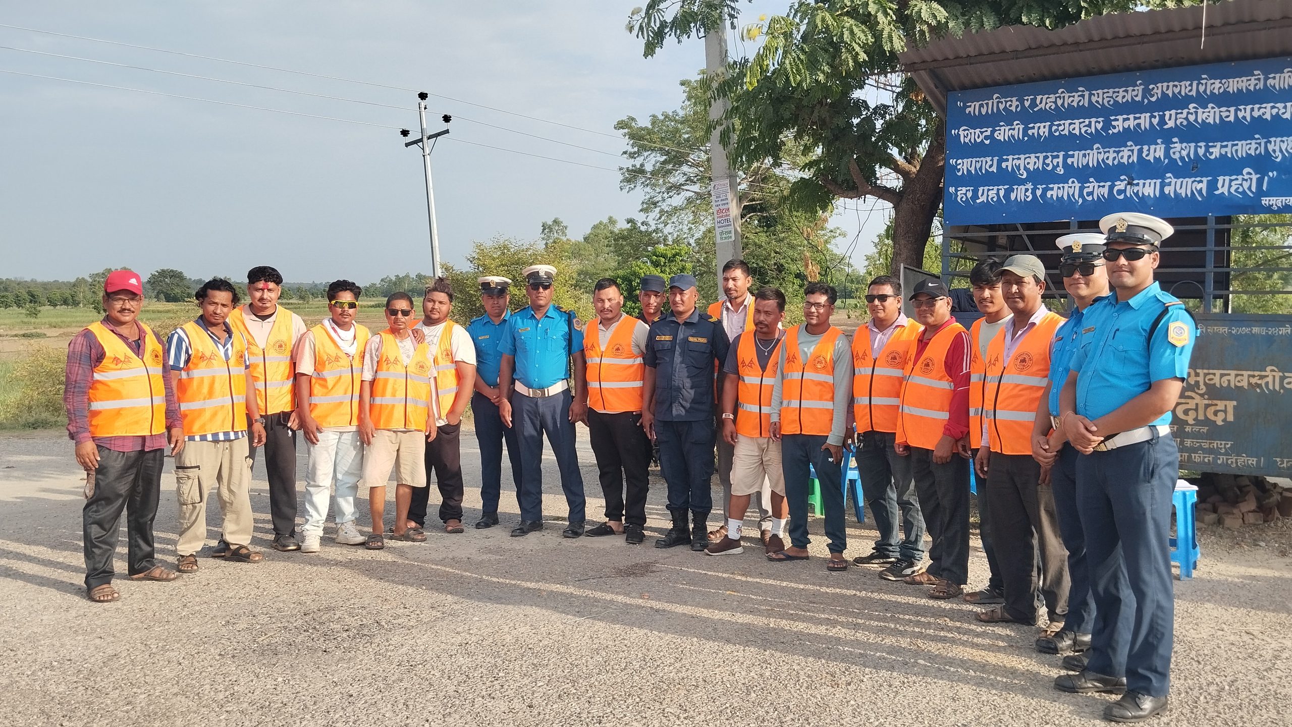 पुनर्वासमा अटो, ट्याक्सी र ई–रिक्सा चालकलाई फ्लोरेसेन्ट ज्याकेट वितरण, ट्राफिक व्यवस्थापनमा कडाइ गरिने ! 